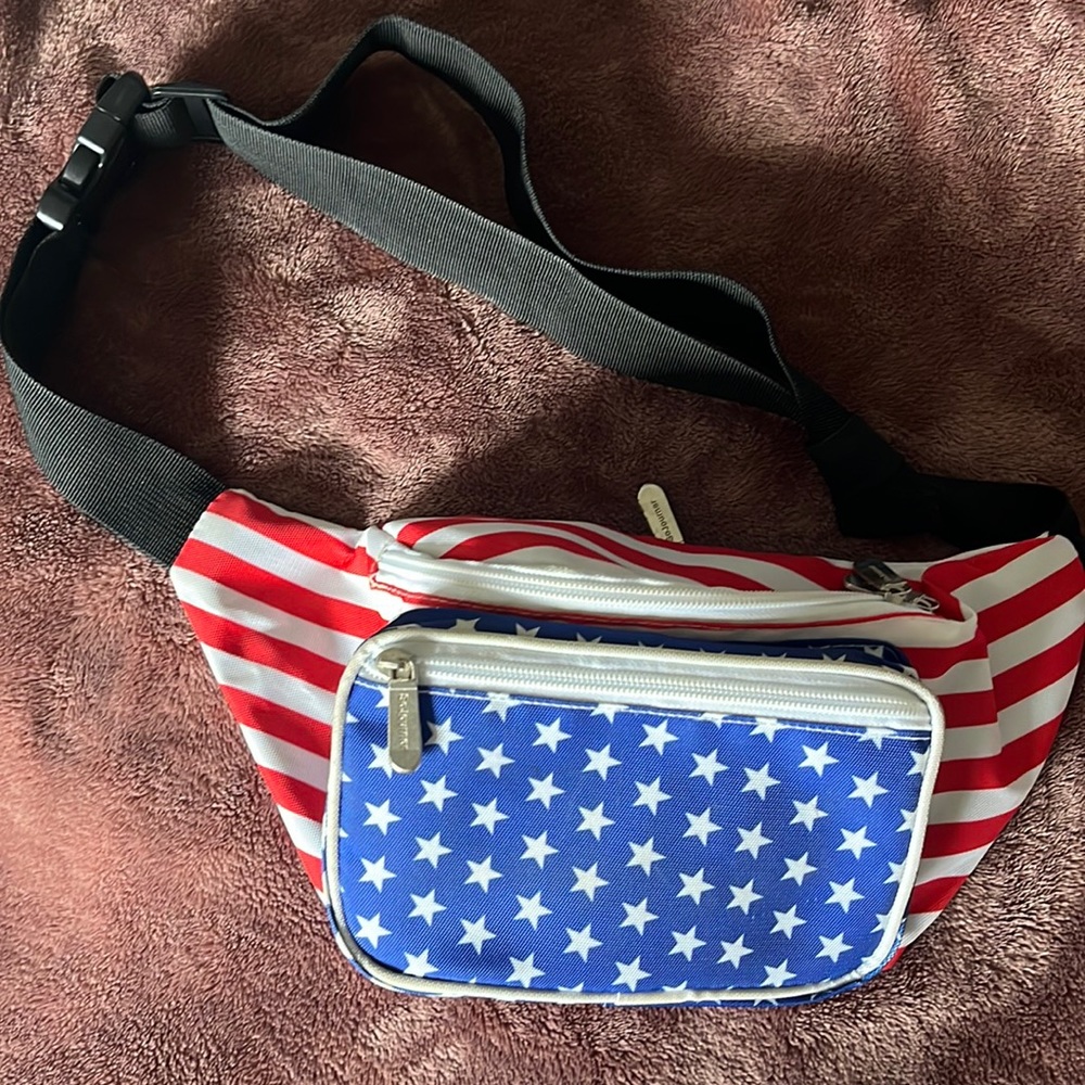 American Flag printed crossbody bag/fanny pack. 3 pockets with adjustable strap.